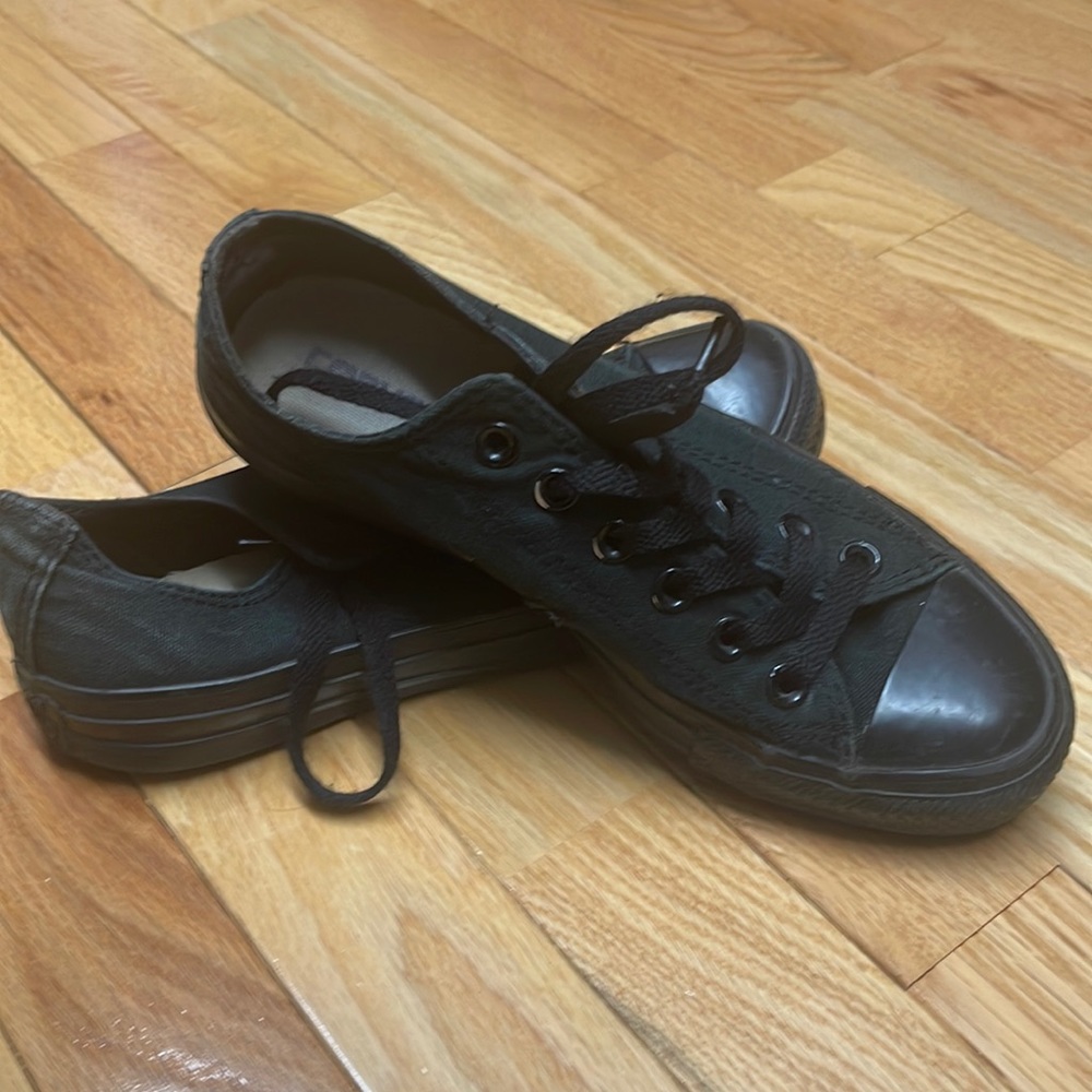 Women’s Converse Chuck Taylor Shoes Size 6.5